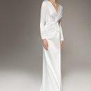 Минималистичное свадебное платье с v-вырезом фото