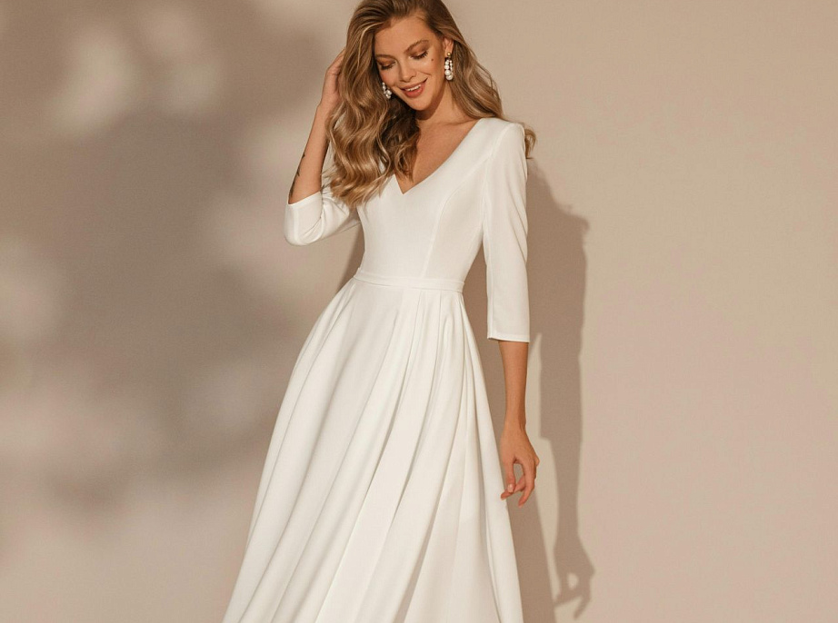 Атласное свадебное платье миди фото