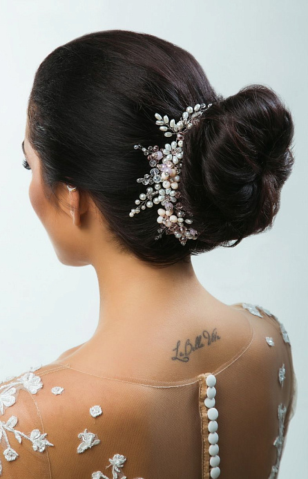 Гребень для волос в розовом цвете фото