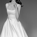 Атласное свадебное платье с квадратным вырезом фото