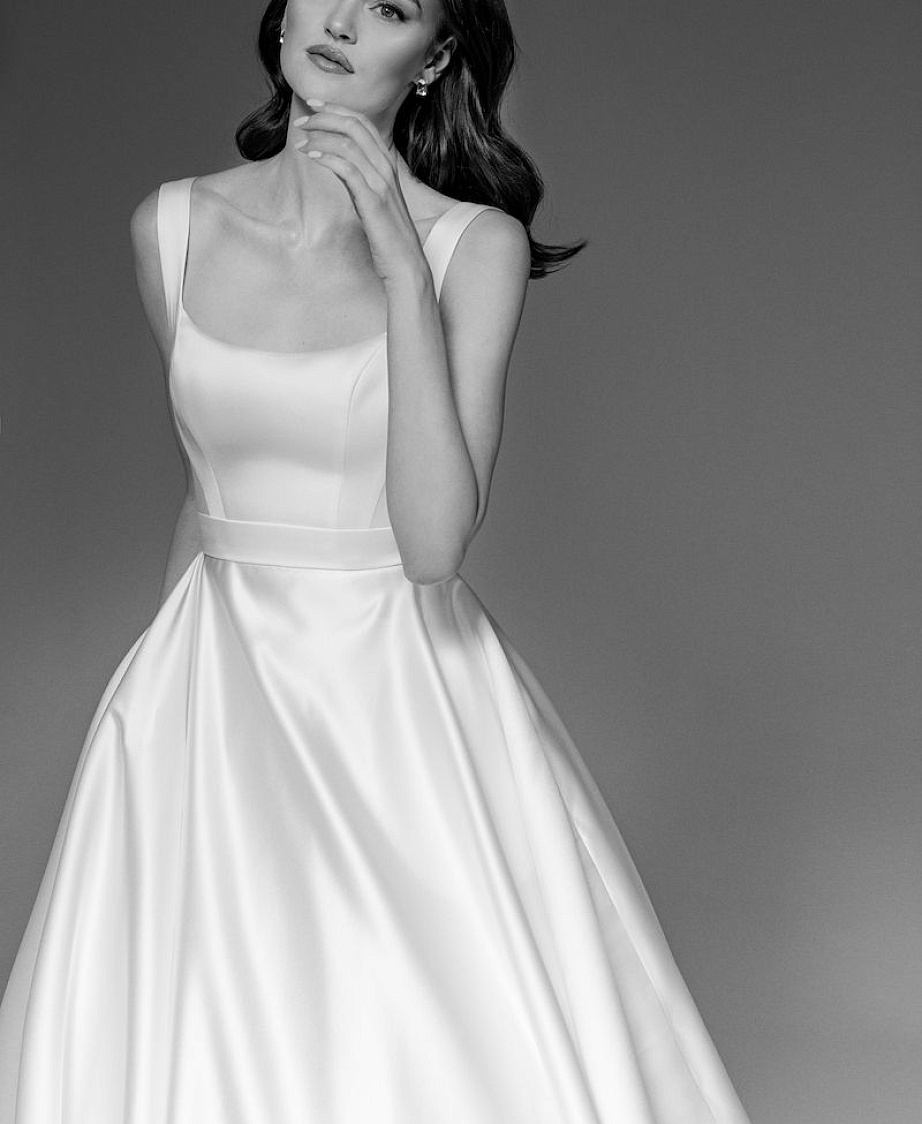 Атласное свадебное платье с квадратным вырезом фото