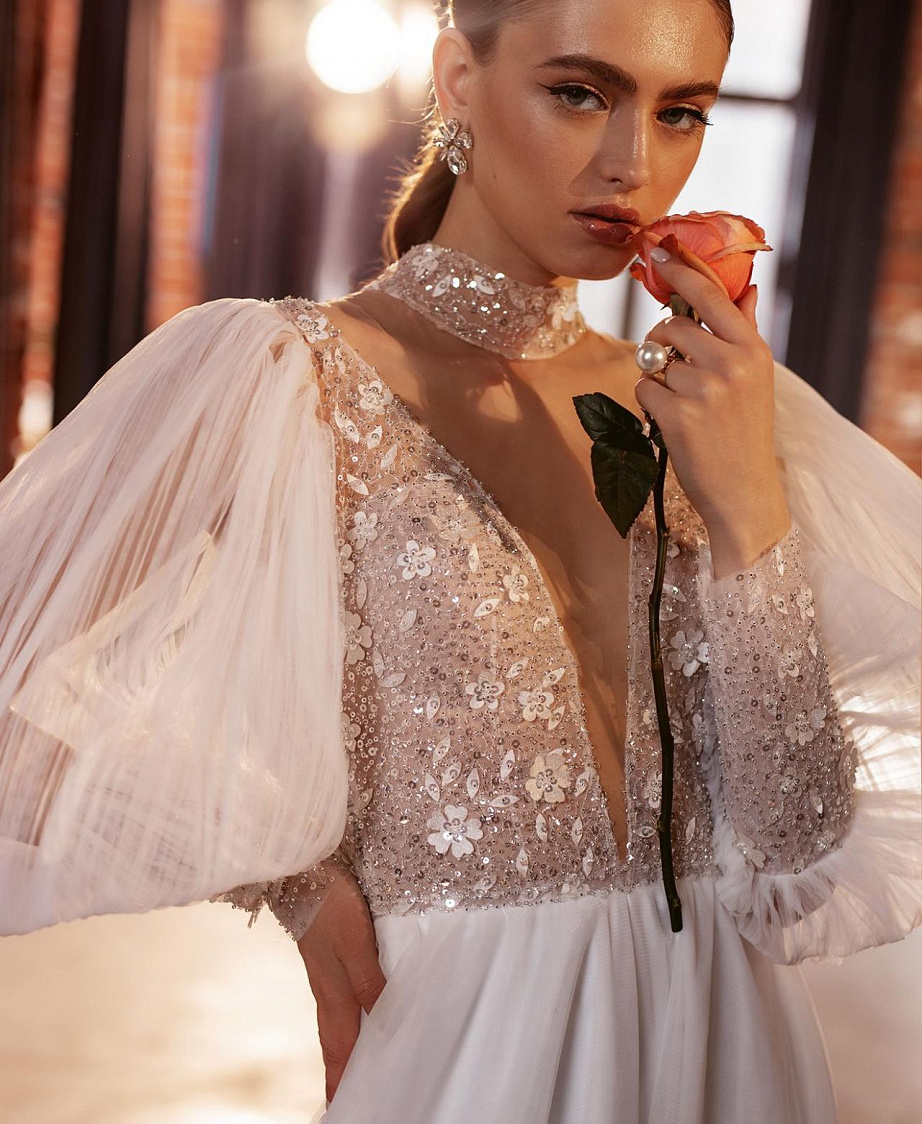 Нежное свадебное платье с объемными рукавами фото