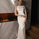 Атласное свадебное платье рыбка с кружевной спинкой и рукавами фото