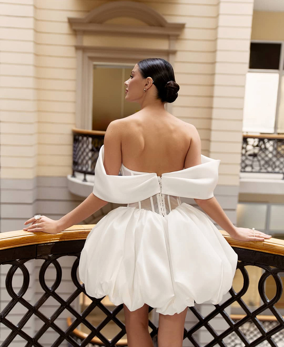 Свадебное платье мини с пышной юбкой фото