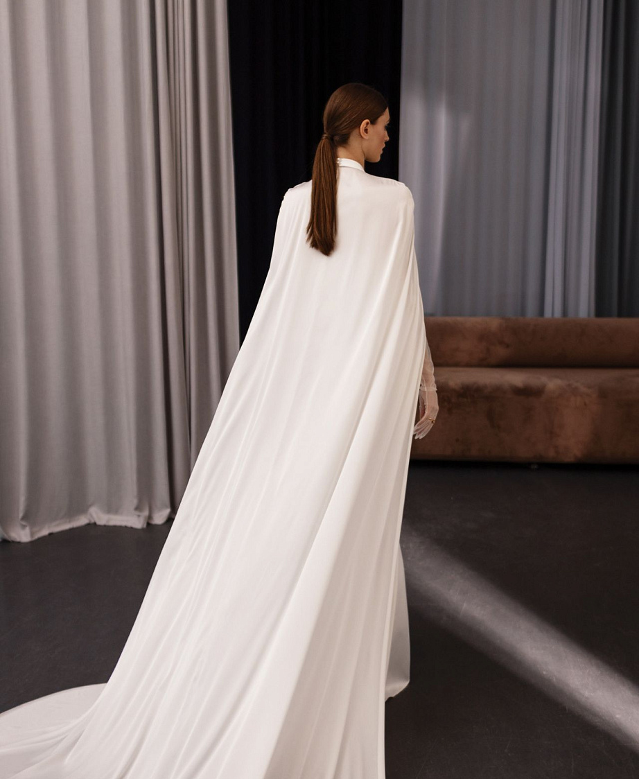 Облегающее свадебное платье из шёлк сатина фото