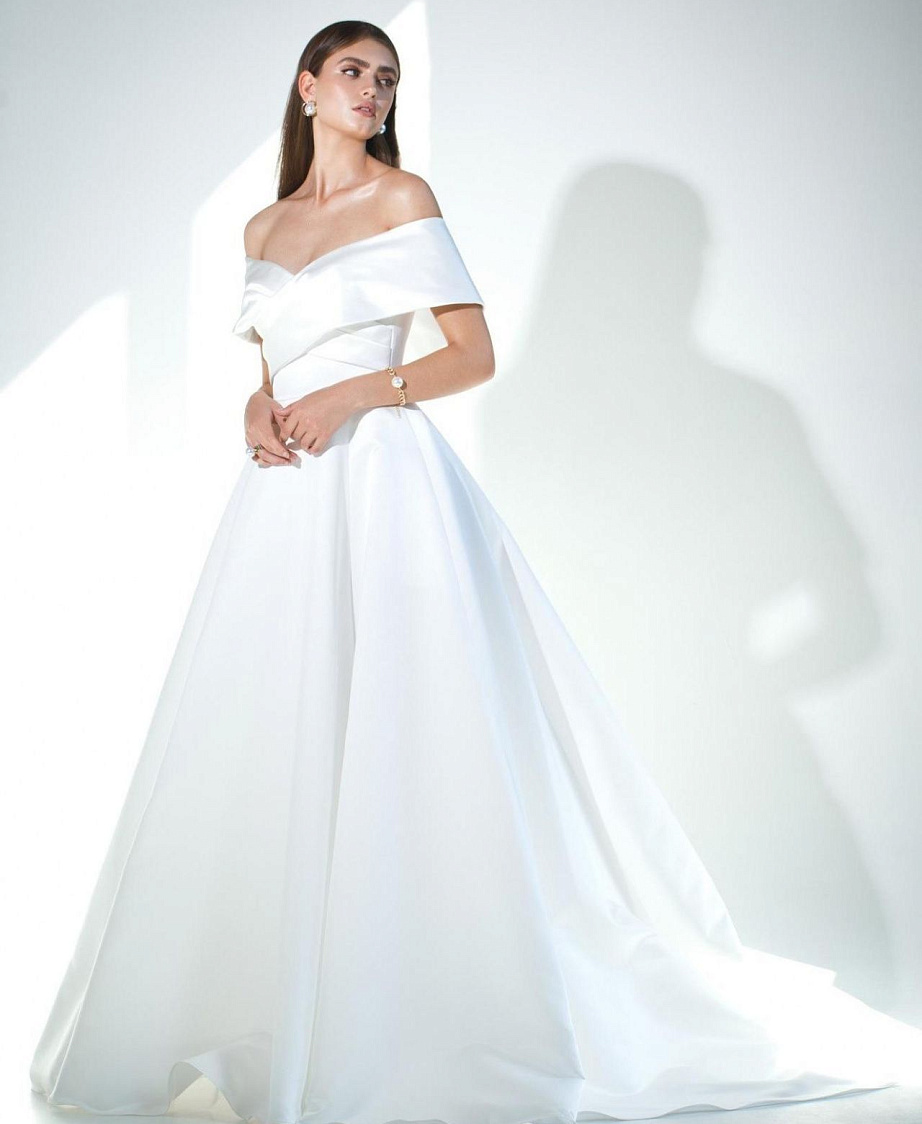 Атласное свадебное платье в стиле принцеса фото