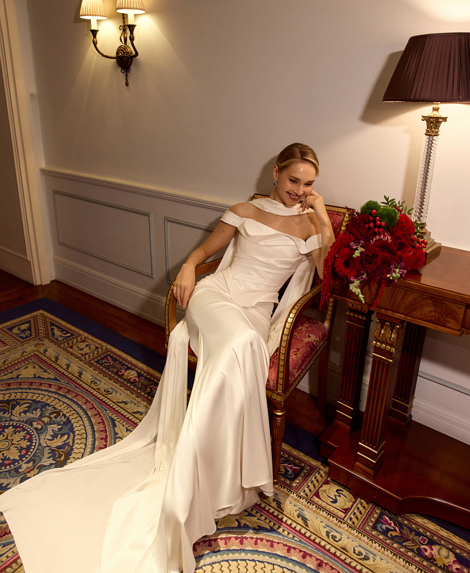 Стильный лаконичный свадебный комплект фото