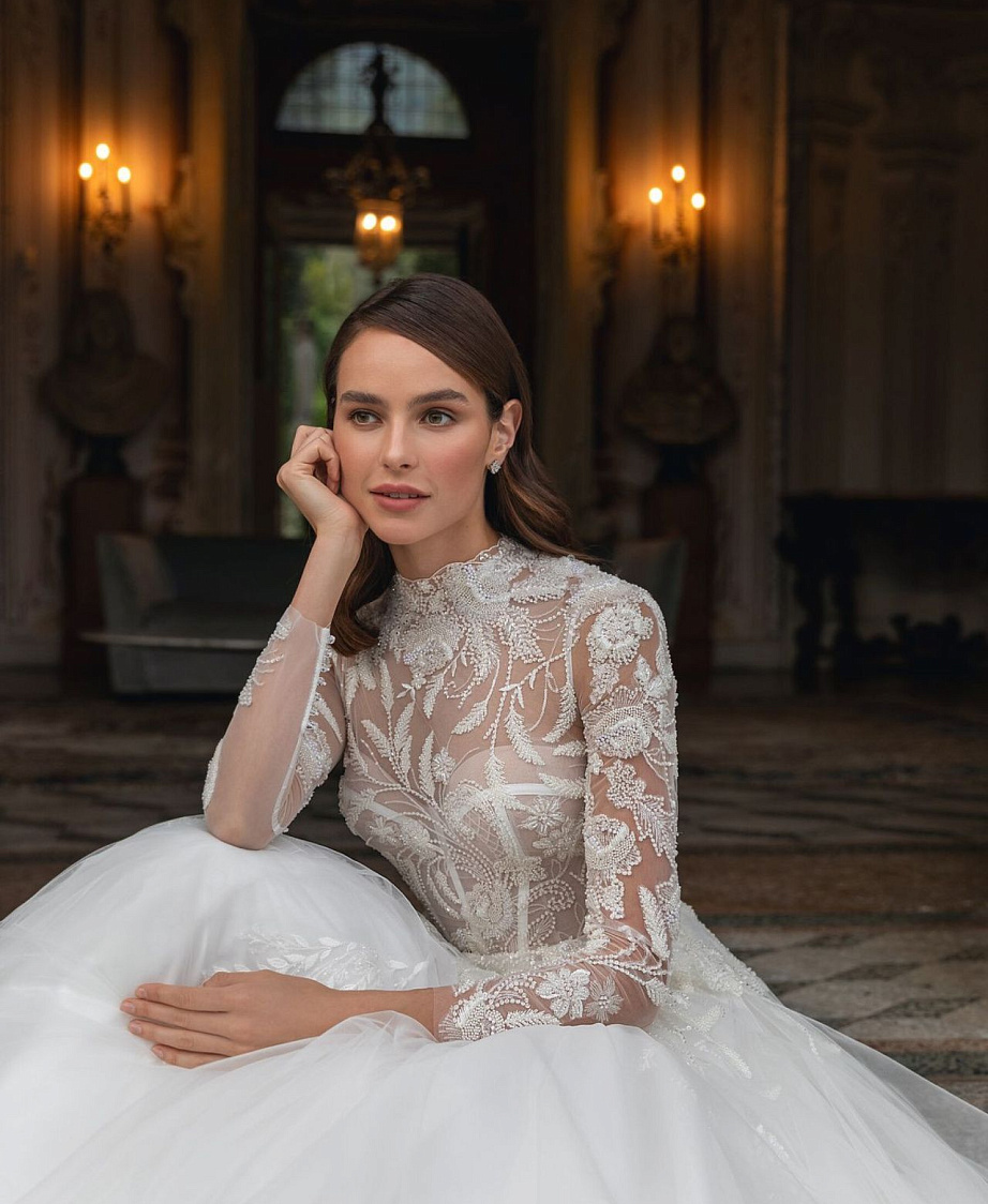 Пышное свадебное платье с закрытым верхом фото