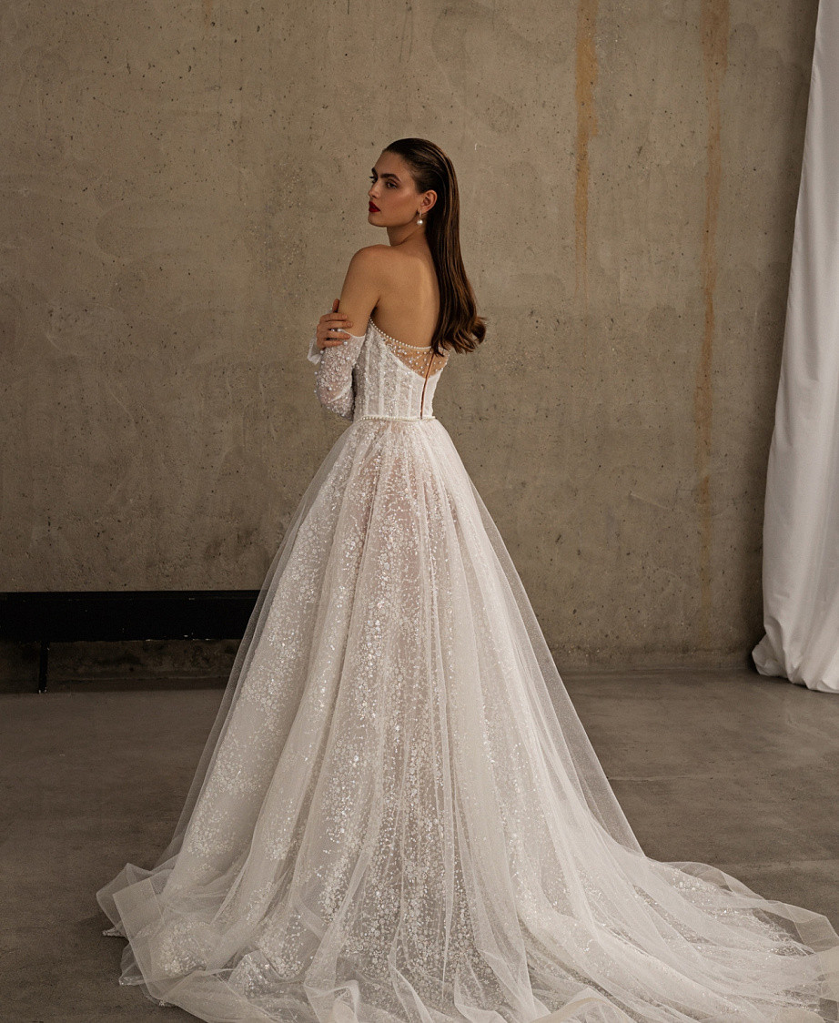 Роскошный расшитый свадебный комплект с корсетом фото