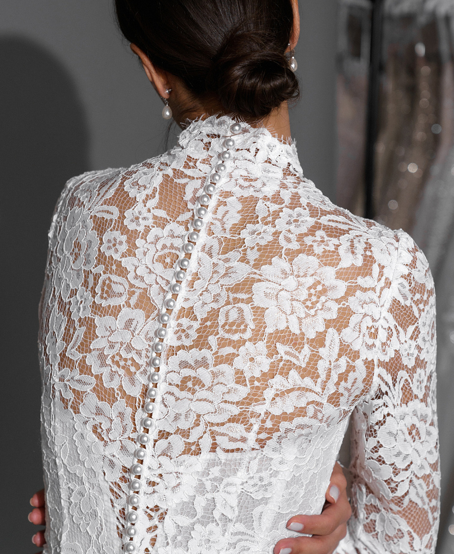 Белое кружевное свадебное платье с рукавами фото