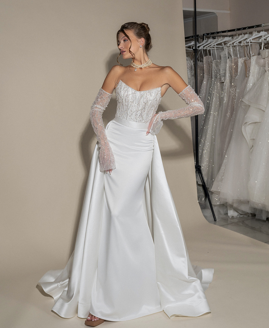 Стильное свадебное платье со съемным шлейфом фото