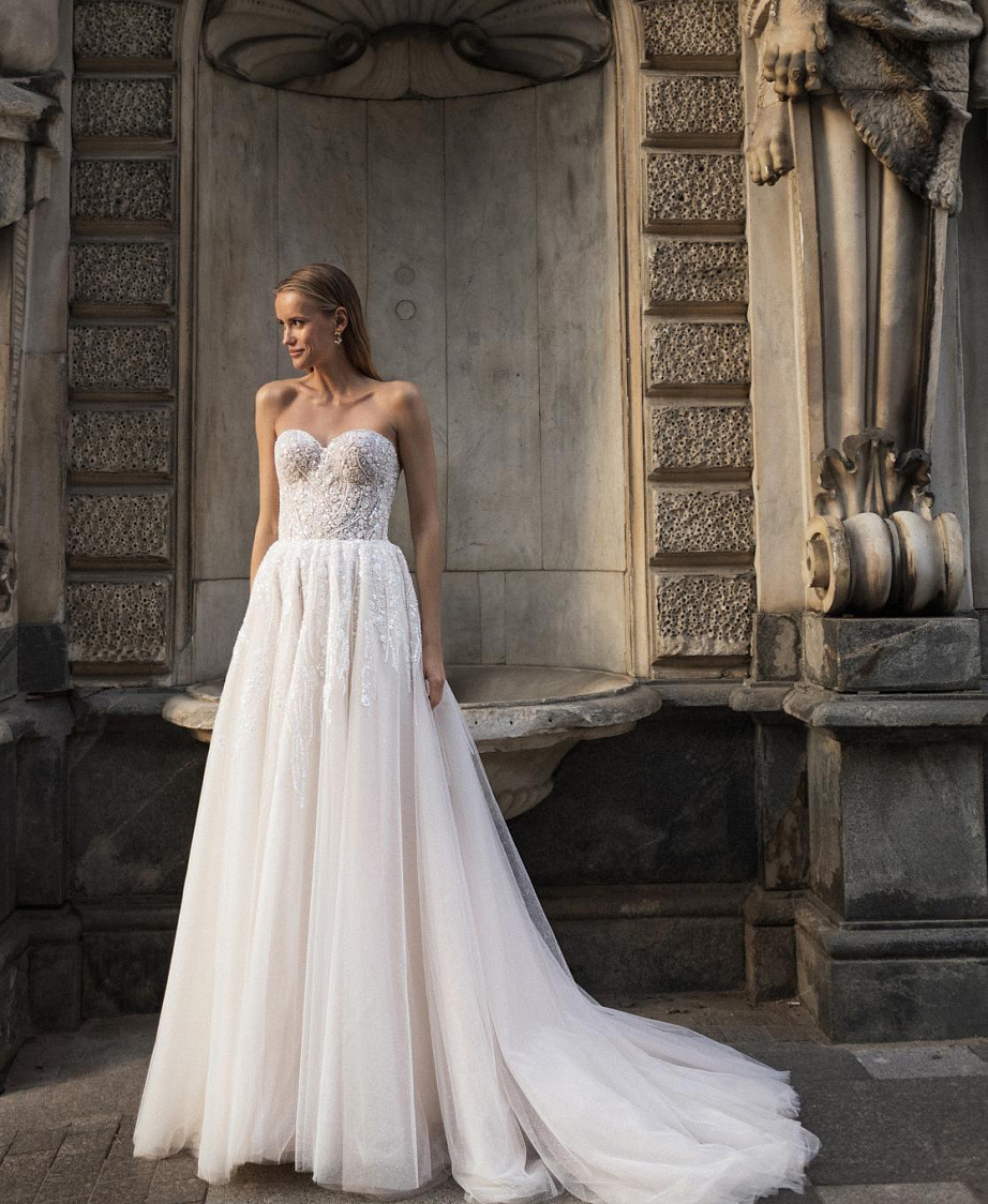 Сияющее свадебное платье А-силуэта фото