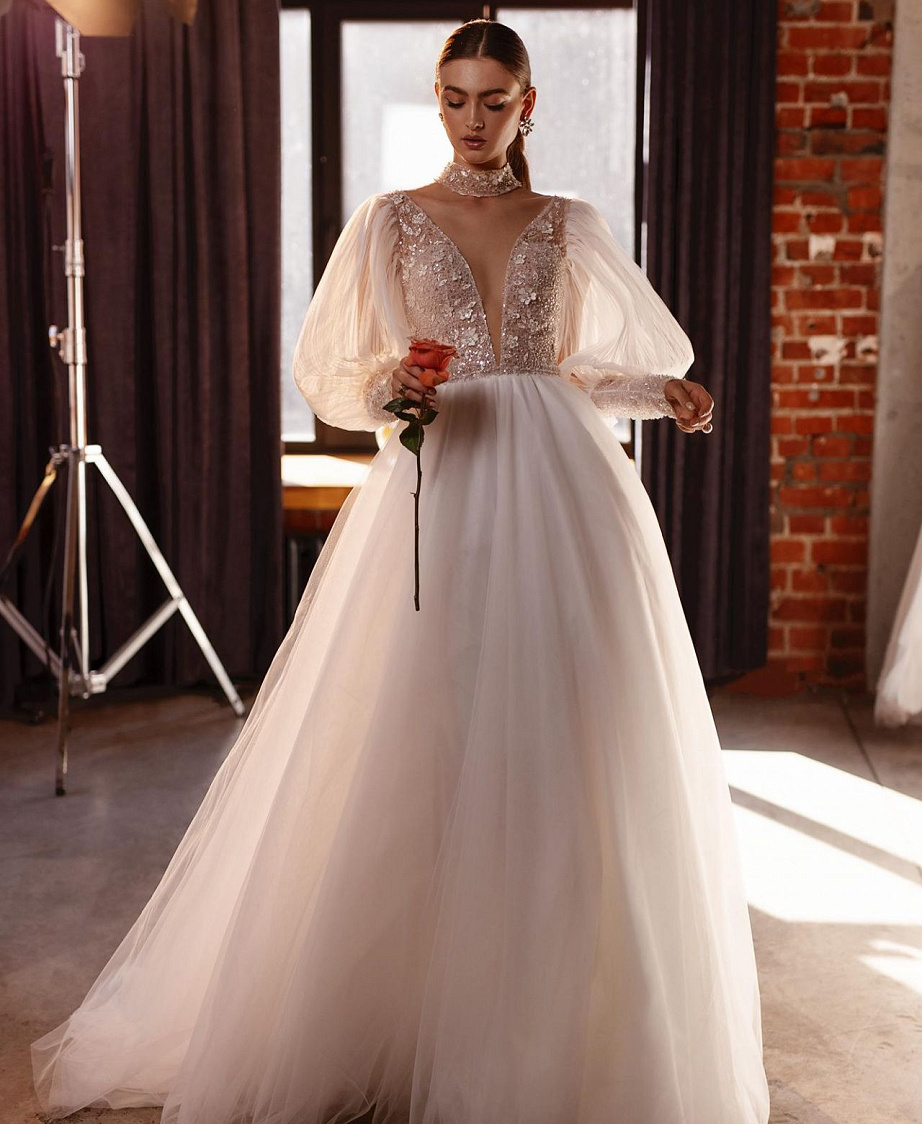 Нежное свадебное платье с объемными рукавами фото