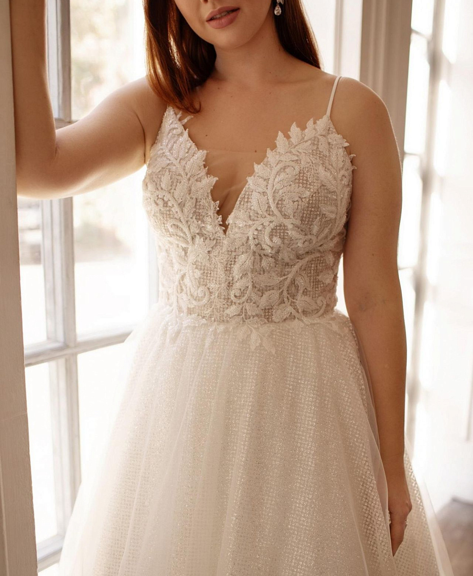 Блестящее свадебное платье для полных девушек