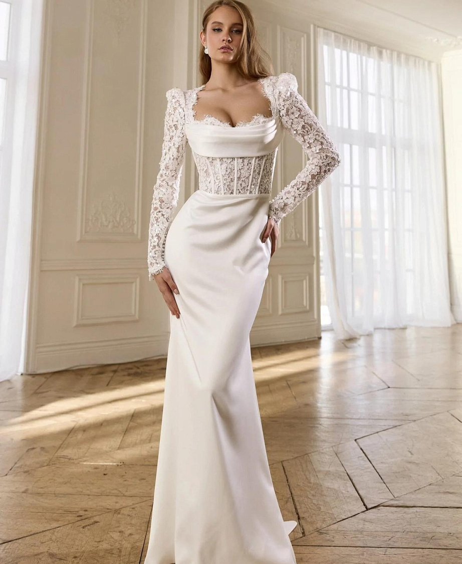 Свадебное платье с кружевным корсетом и рукавами фото