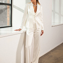 Стильный свадебный костюм-тройка из стрейч атласа фото