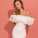 Нежное свадебное платье с открытыми плечами фото