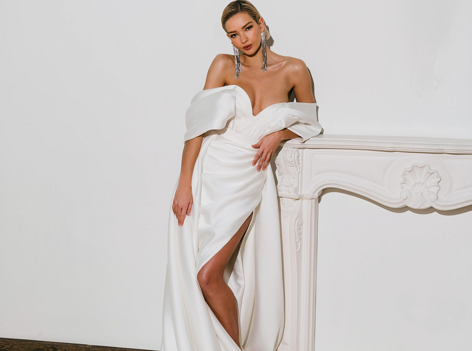 Лаконичное свадебное платье со спущенными плечиками фото