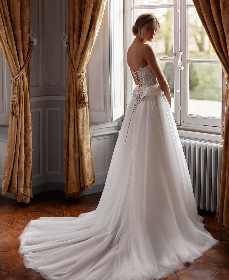 Свадебный комплект с роскошным корсетом фото