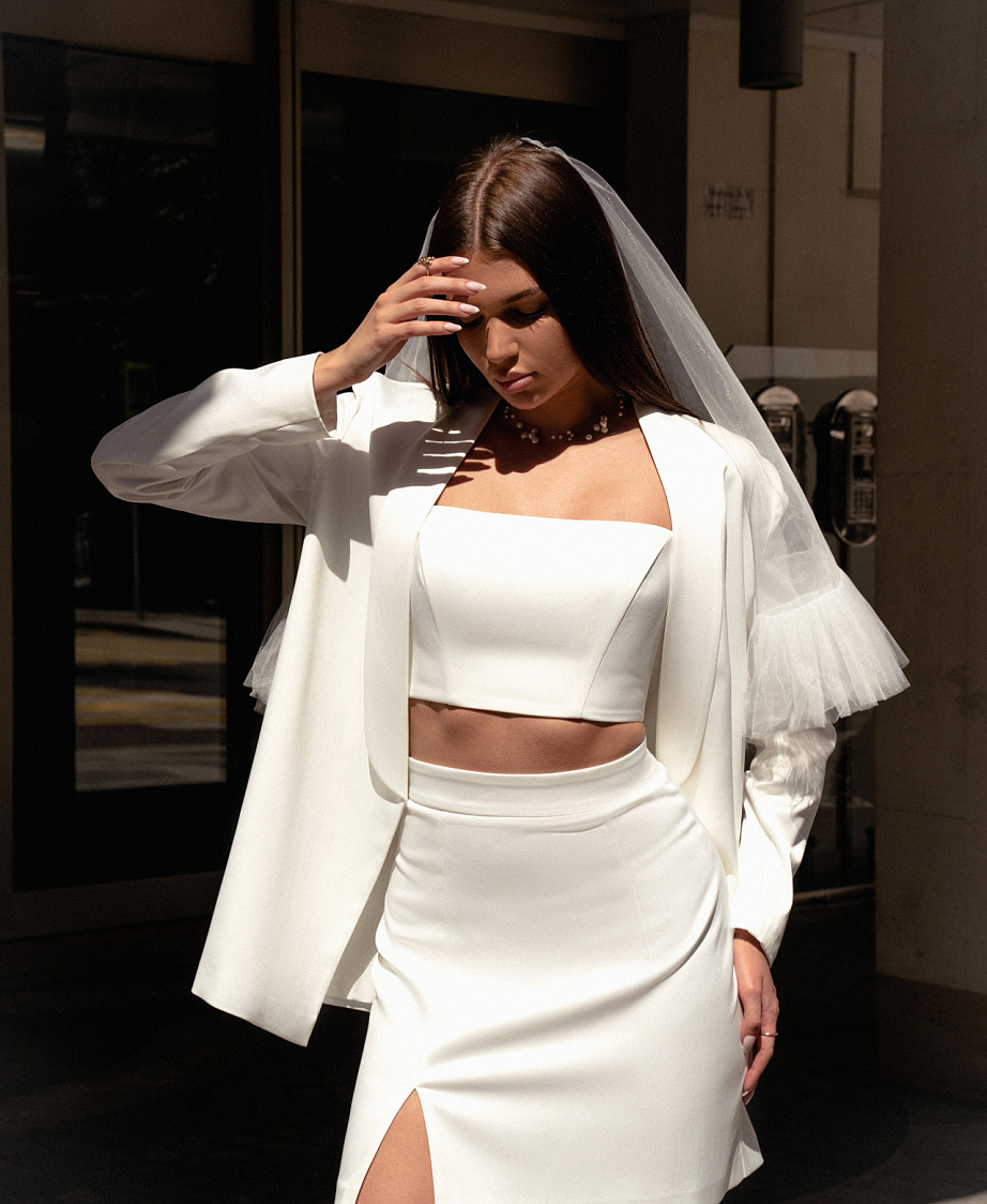 Свадебный костюм-тройка с юбкой фото