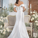 Атласное свадебное платье рыбка с кружевным декором по груди фото