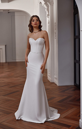 Атласное свадебное платье рыбка с декором по груди фото