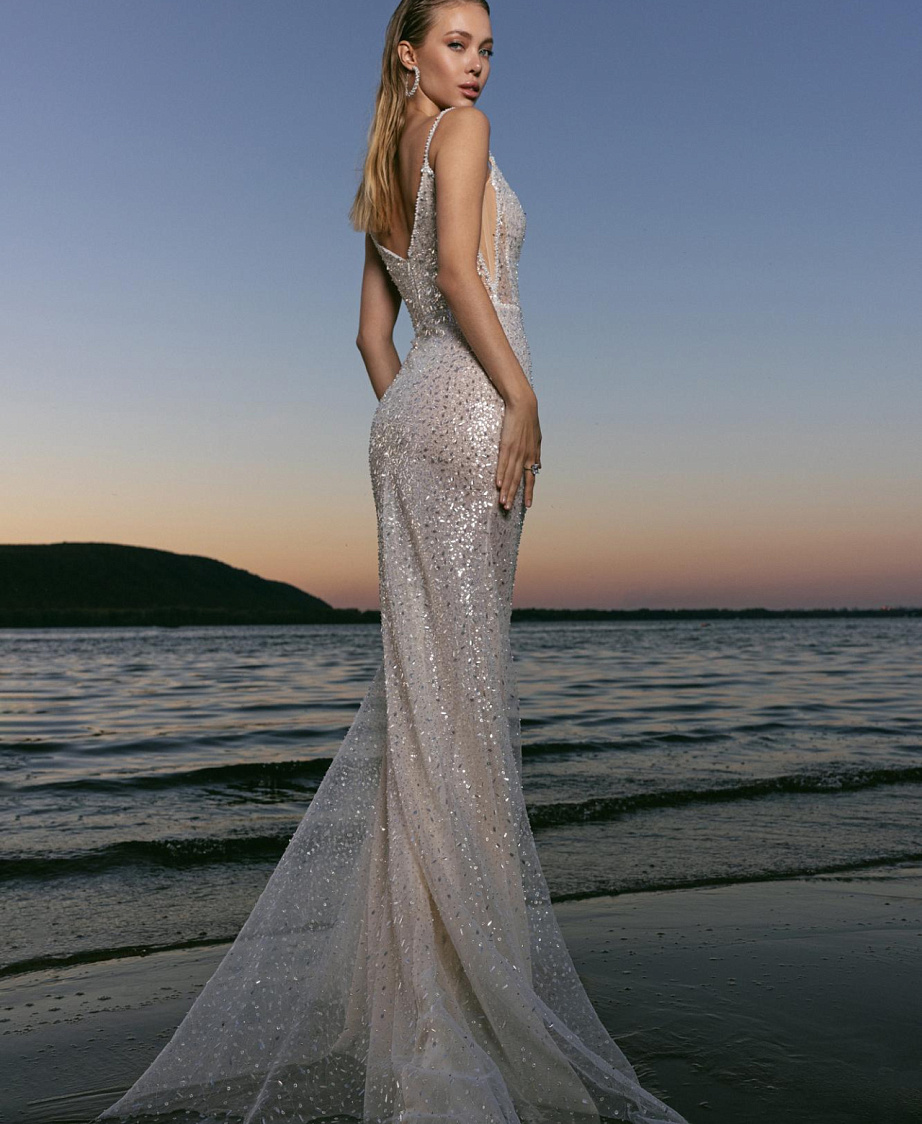 Красивое сверкающее свадебное платье фото