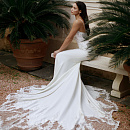 Свадебное платье русалка с роскошным шлейфом фото