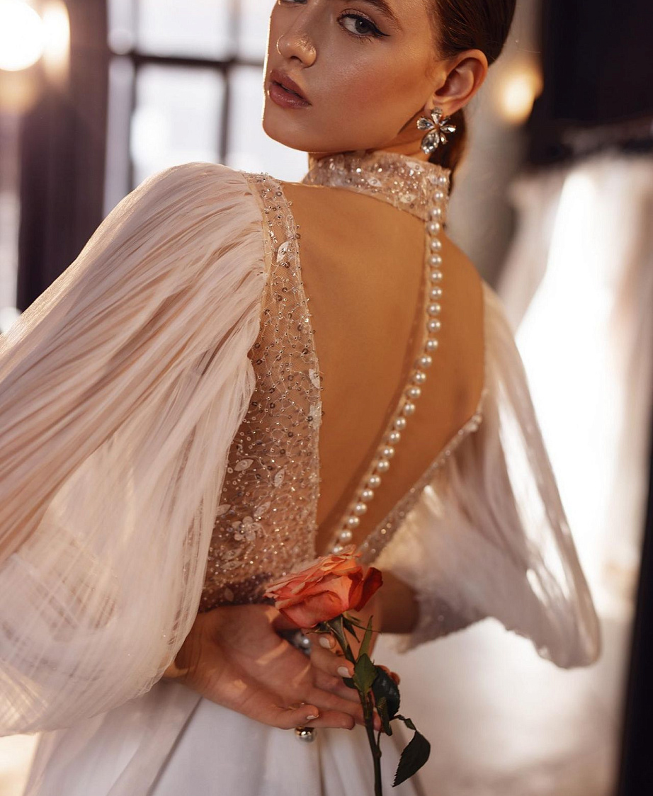 Нежное свадебное платье с объемными рукавами фото