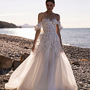 Кружевное свадебное платье с цветочными бретелями фото