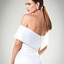 Облегающее свадебное платье со спущенными плечиками фото