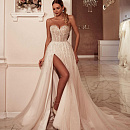 Блестящее свадебное платье с вырезом сердечком фото