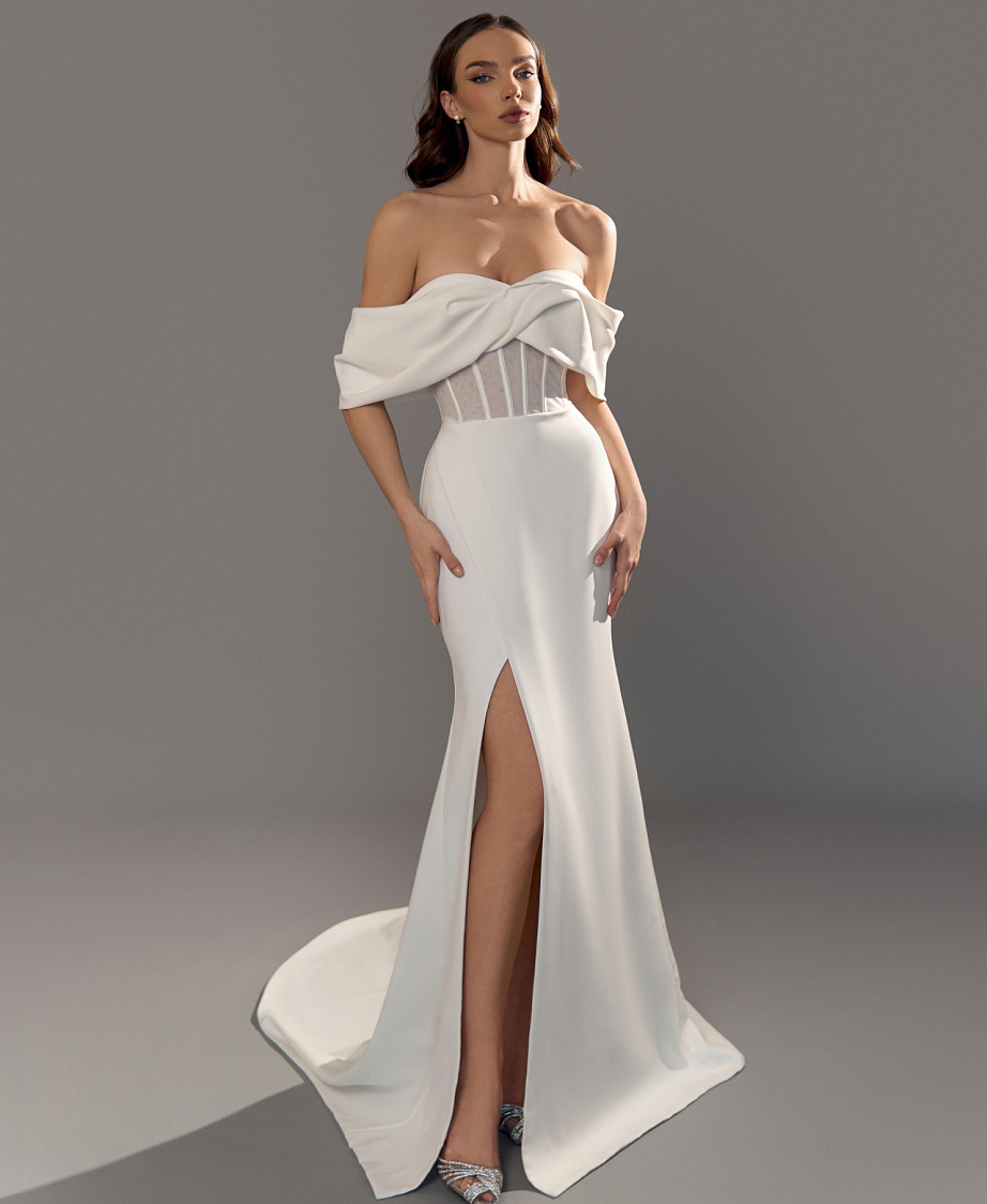 Лаконичное свадебное платье с прозрачным корсетом фото