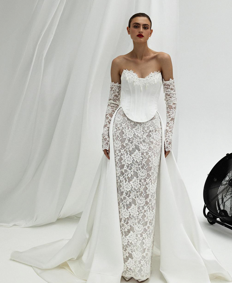 Стильный свадебный комплект с атласным корсетом и кружевной юбкой фото