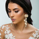 Нежные свадебные серьги с цветами фото