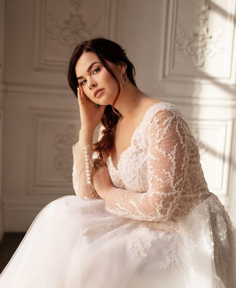 Свадебное платье для полных девушек с рукавами