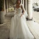 Нежное свадебное платье с бантами на плечах фото