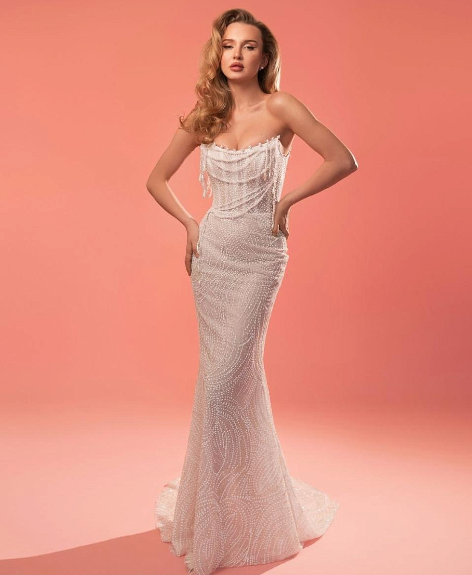 Роскошное свадебное платье рыбка с декором из жемчуга фото