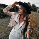 Бежевая короткая дубленка