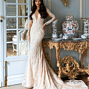 Свадебное платье рыбка с рукавами и открытой спиной фото