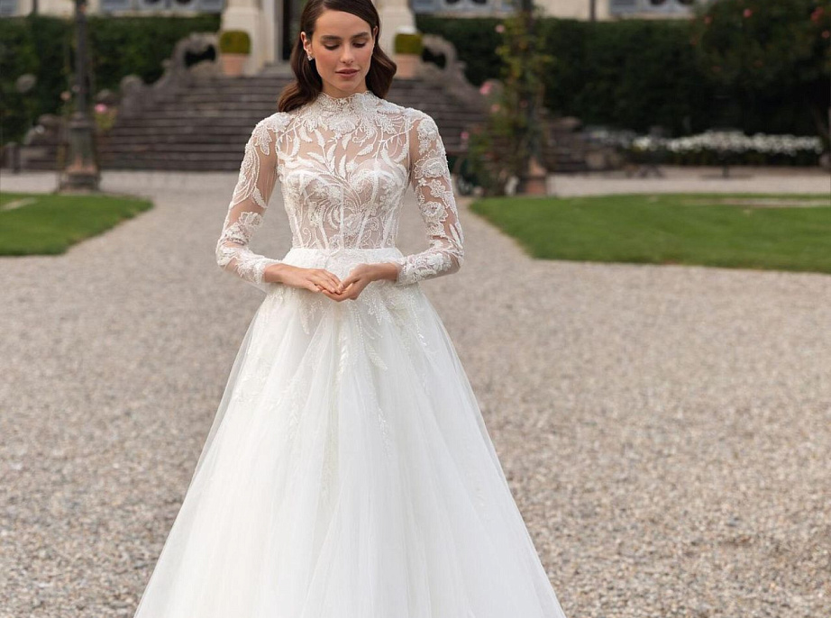 Пышное свадебное платье с закрытым верхом фото