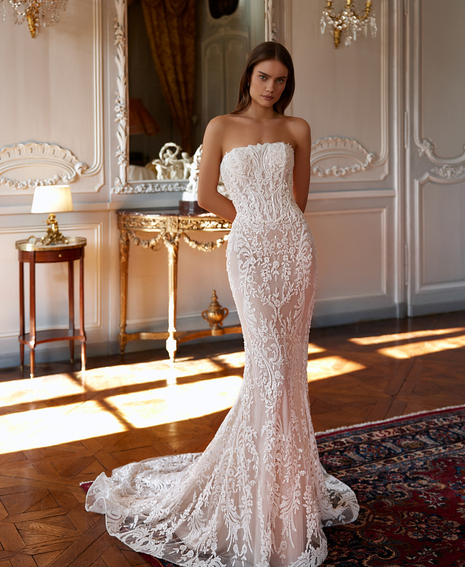Кружевное свадебное платье рыбка с открытыми плечами фото