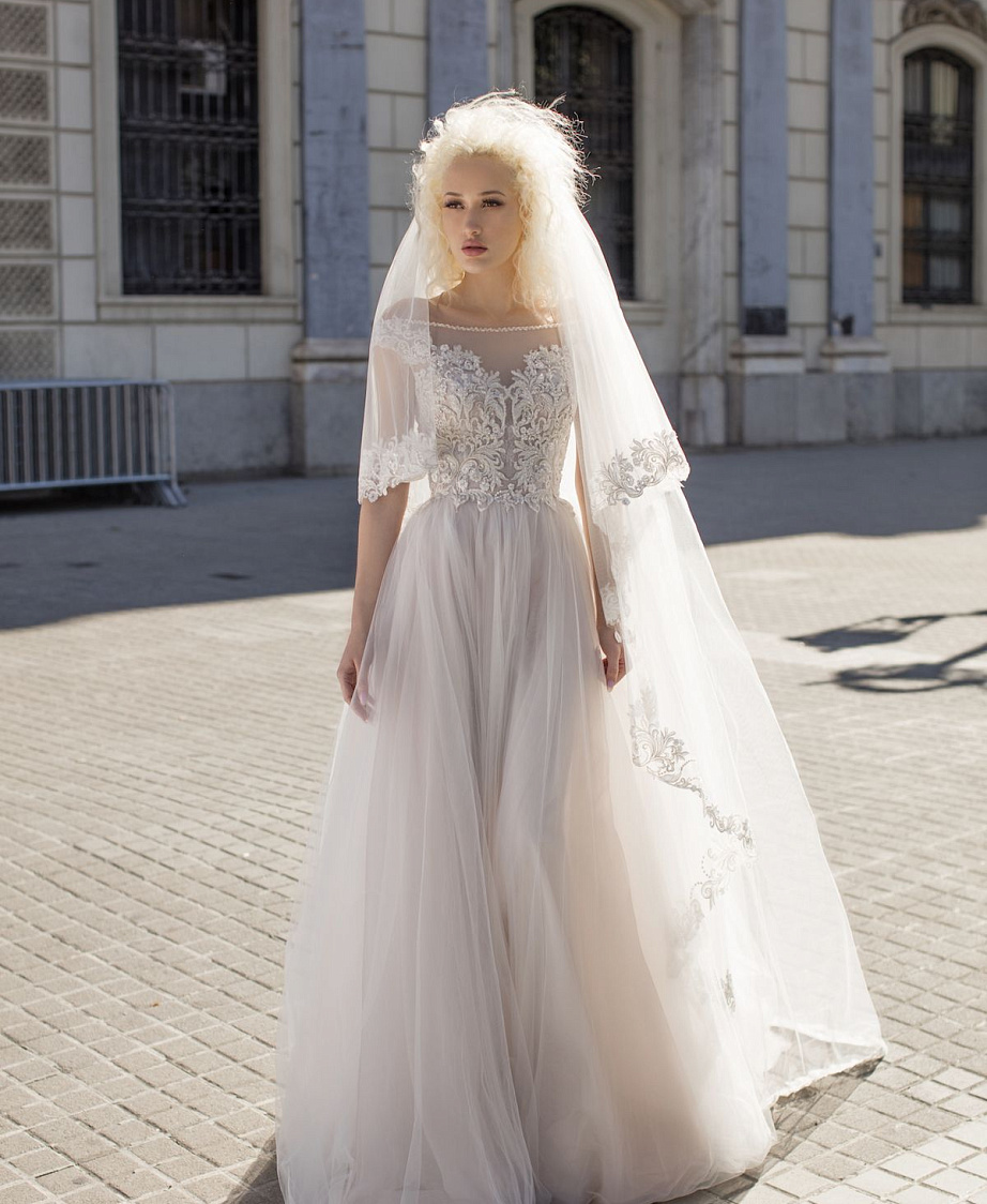 Свадебная фата с кружевом в виде веточек фото