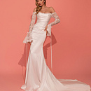 Атласное свадебное платье рыбка с кружевными рукавами-клёш фото