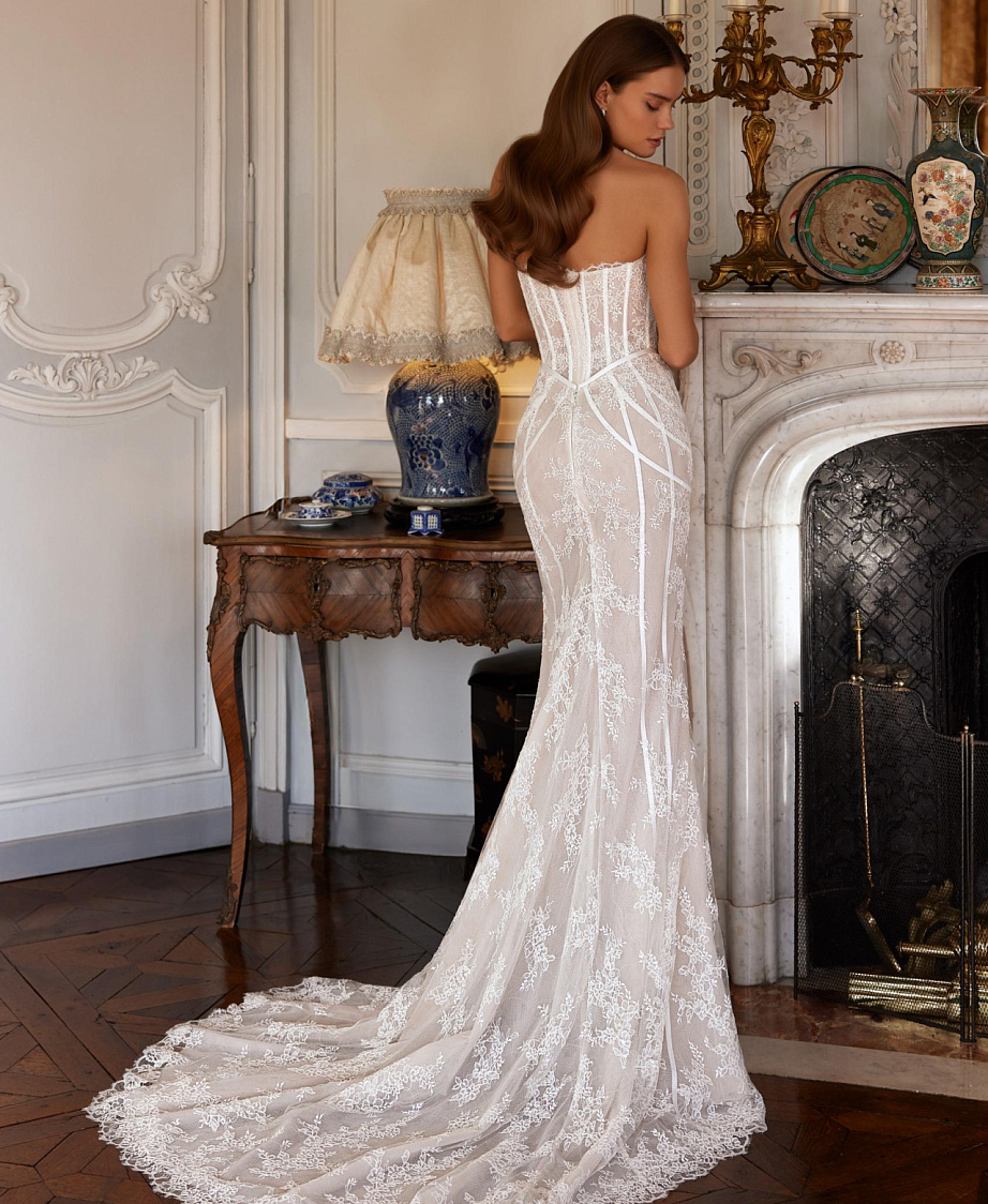Стильная кружевное свадебное платье рыбка фото