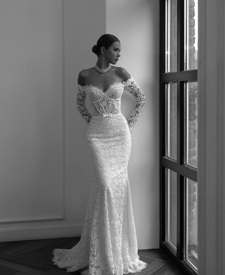 Белое кружевное свадебное платье рыбка с рукавами фото