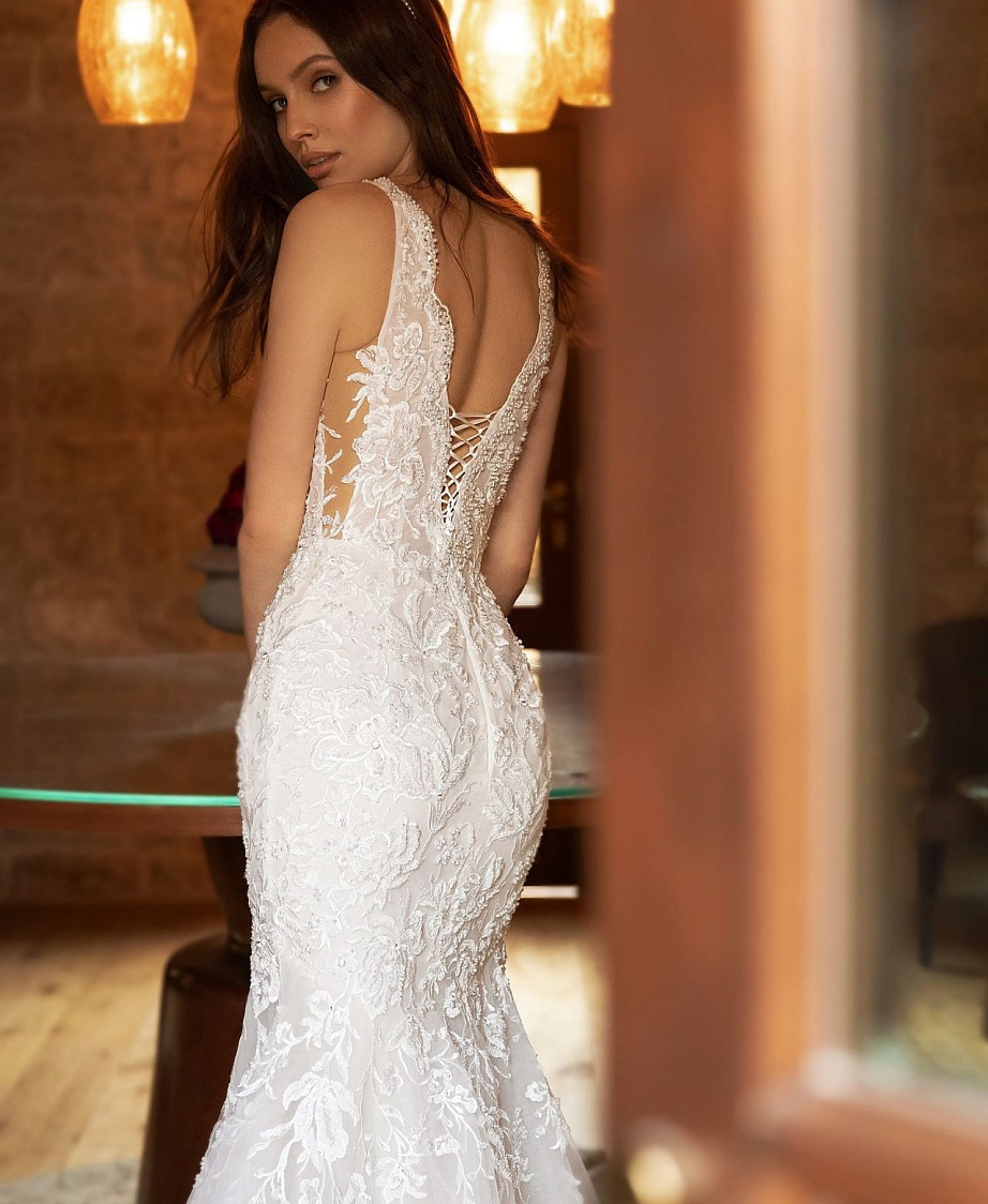 Свадебное платье рыбка с длинным шлейфом фото