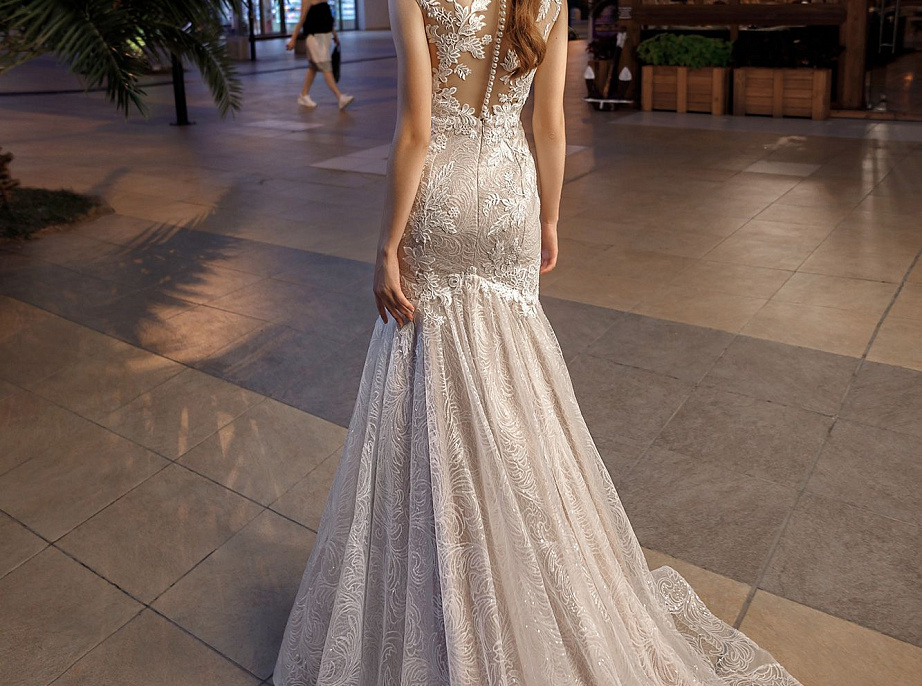 Свадебное платье рыбка с кружевной спиной фото