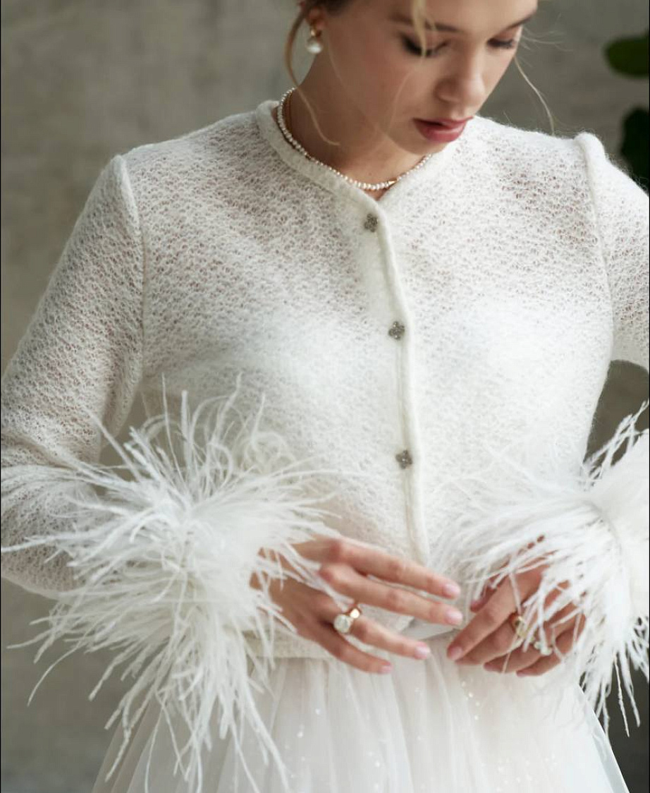 Шерстяной кардиган с перьями