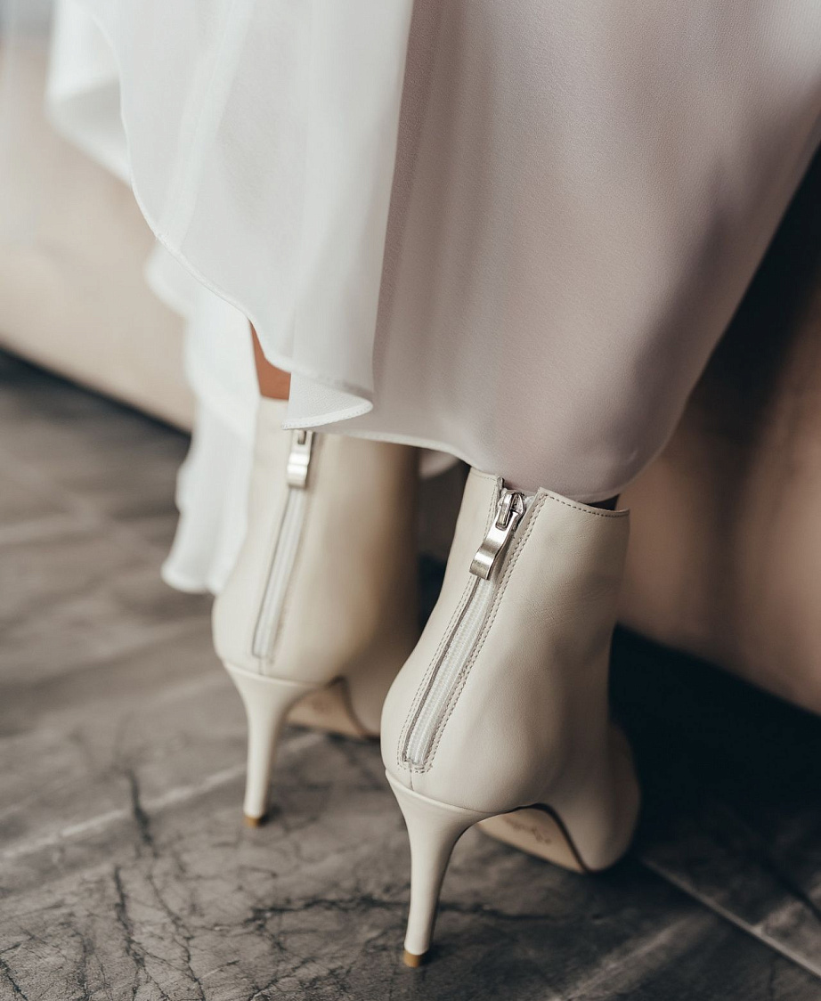 Прозрачные ботильоны с пайетками фото